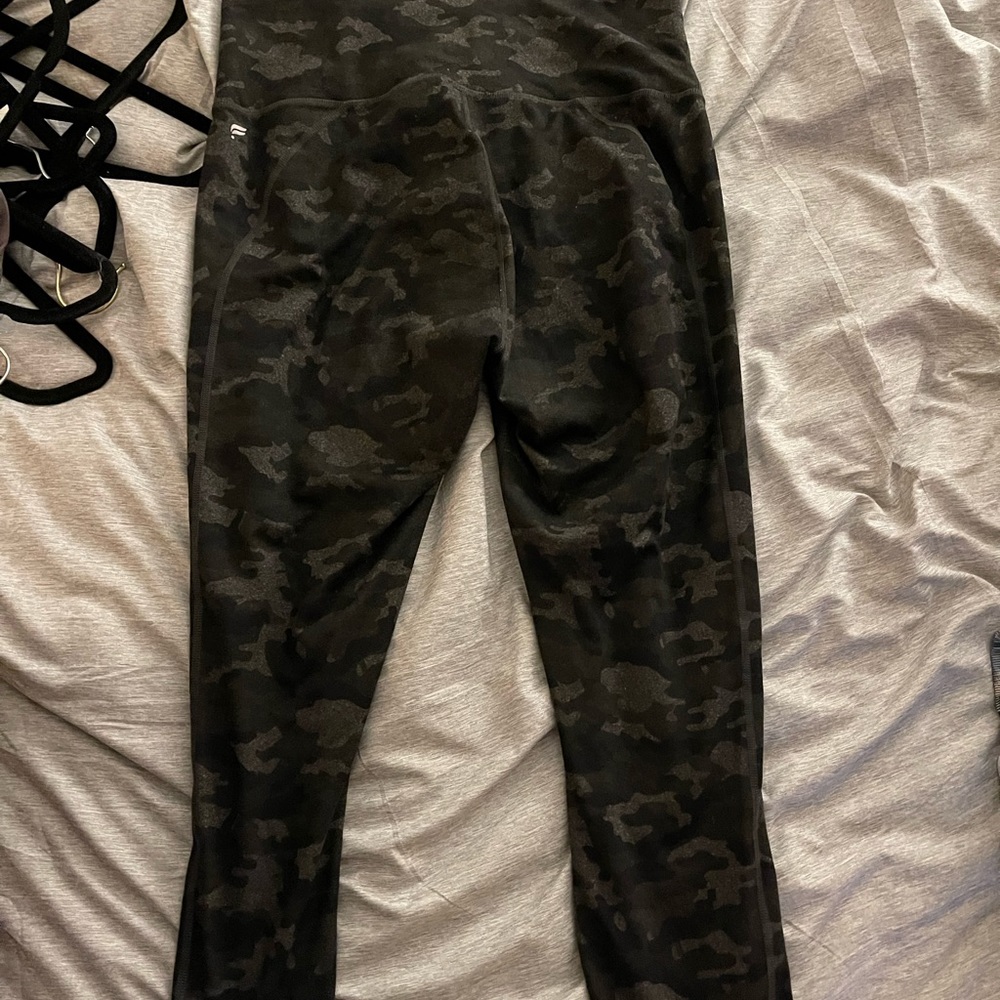 fabletics 25 inch camo powerhold leggings